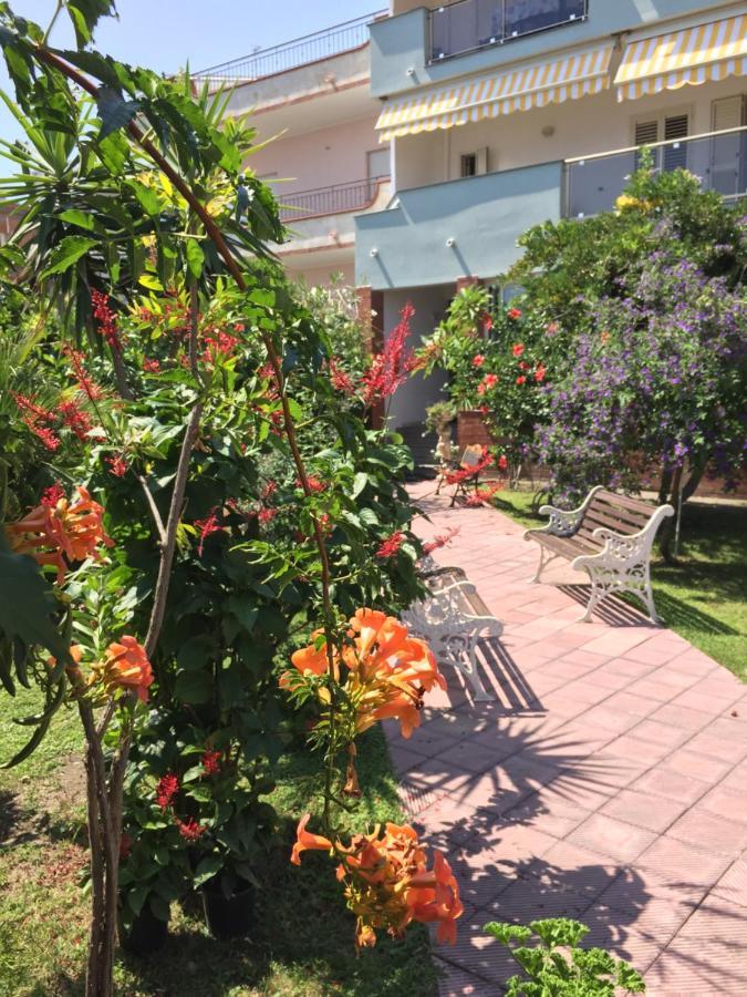Le Zagare Apartments Sant'Alessio Siculo Luaran gambar