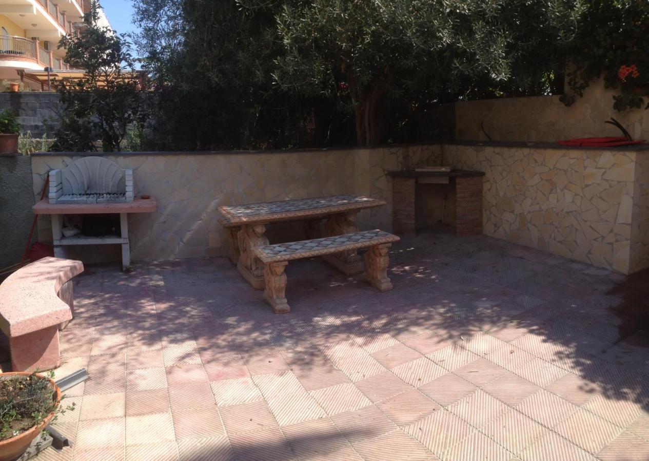 Le Zagare Apartments Sant'Alessio Siculo Luaran gambar