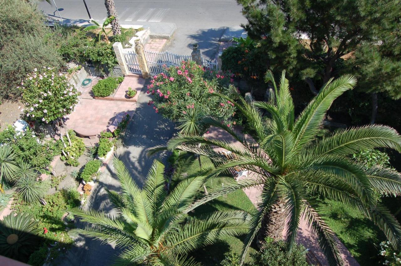 Le Zagare Apartments Sant'Alessio Siculo Luaran gambar