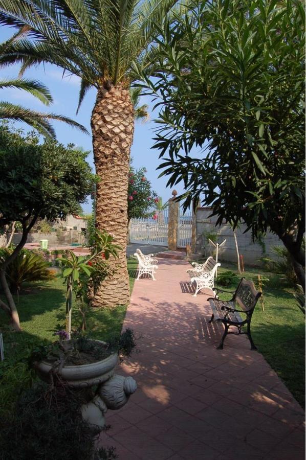 Le Zagare Apartments Sant'Alessio Siculo Luaran gambar