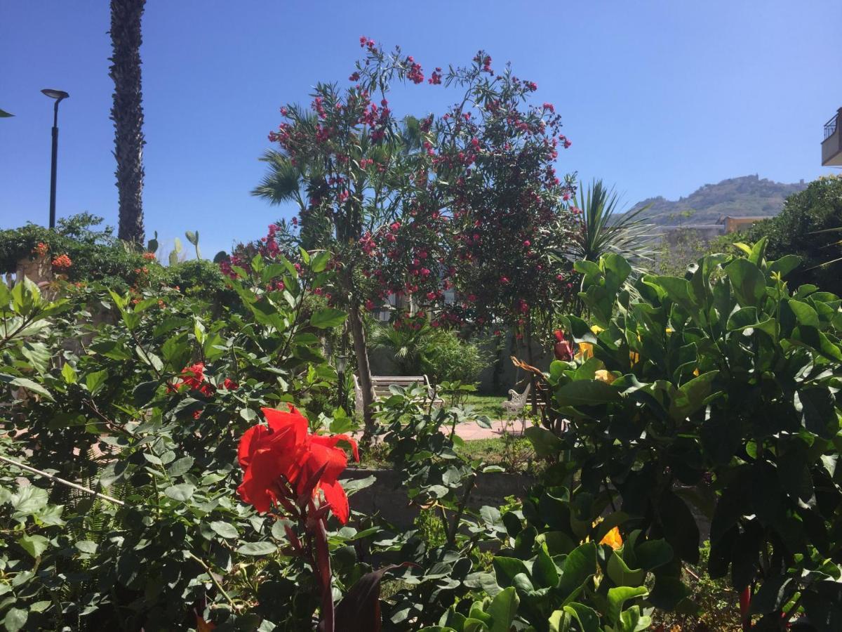 Le Zagare Apartments Sant'Alessio Siculo Luaran gambar