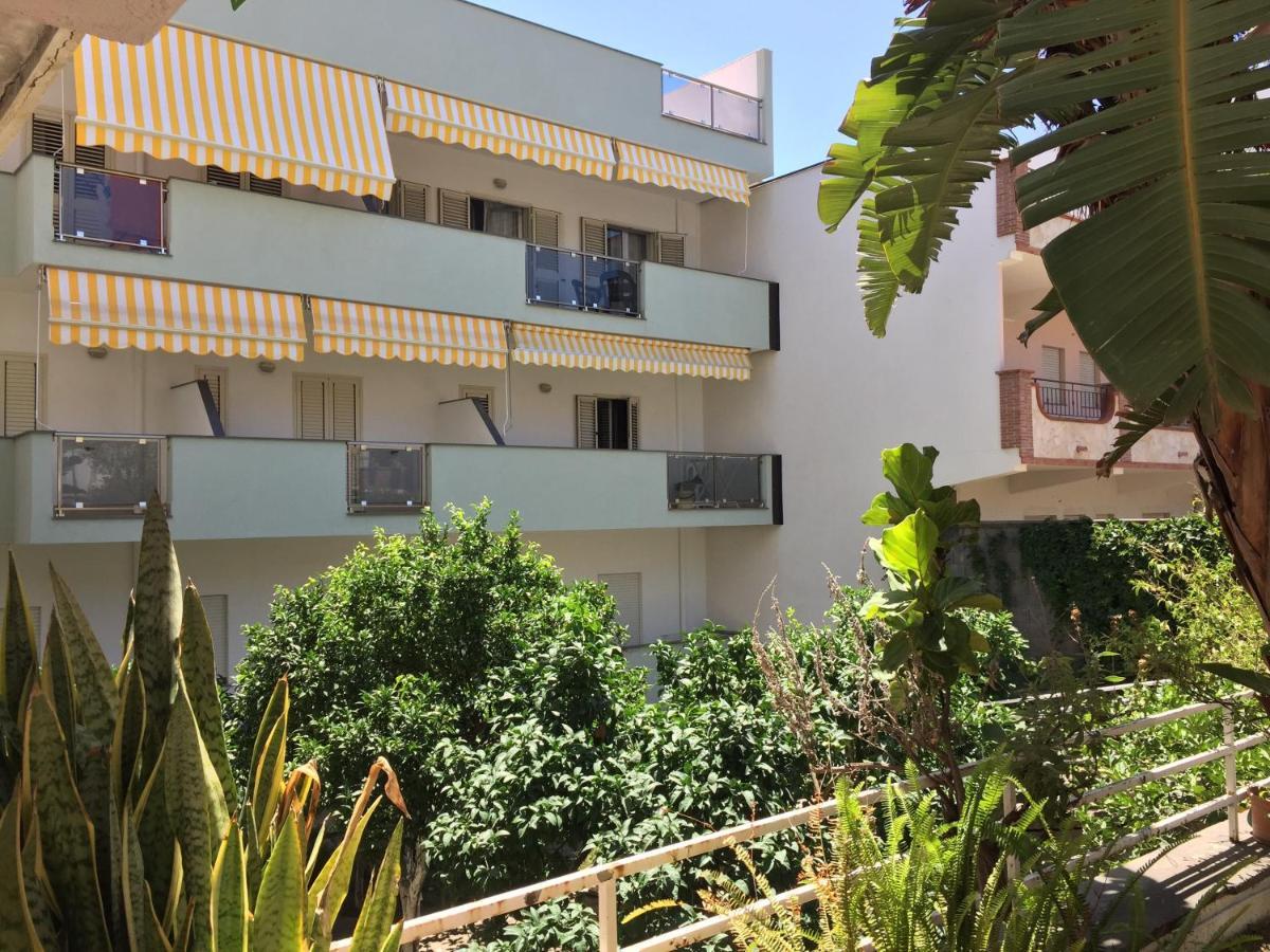 Le Zagare Apartments Sant'Alessio Siculo Luaran gambar