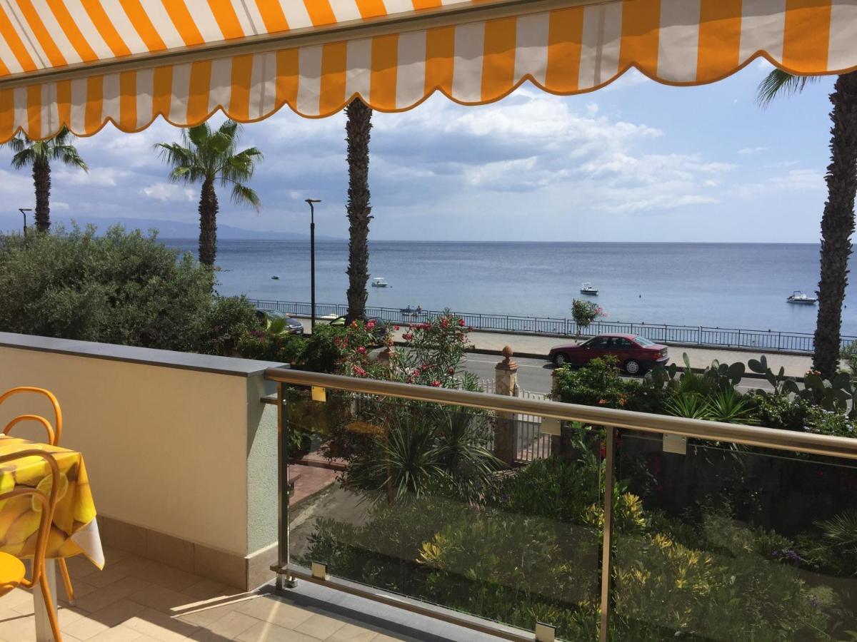 Le Zagare Apartments Sant'Alessio Siculo Luaran gambar