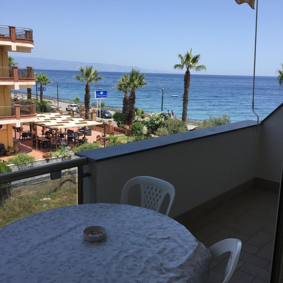 Le Zagare Apartments Sant'Alessio Siculo Luaran gambar