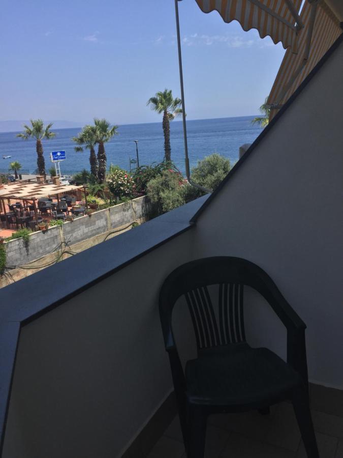 Le Zagare Apartments Sant'Alessio Siculo Luaran gambar