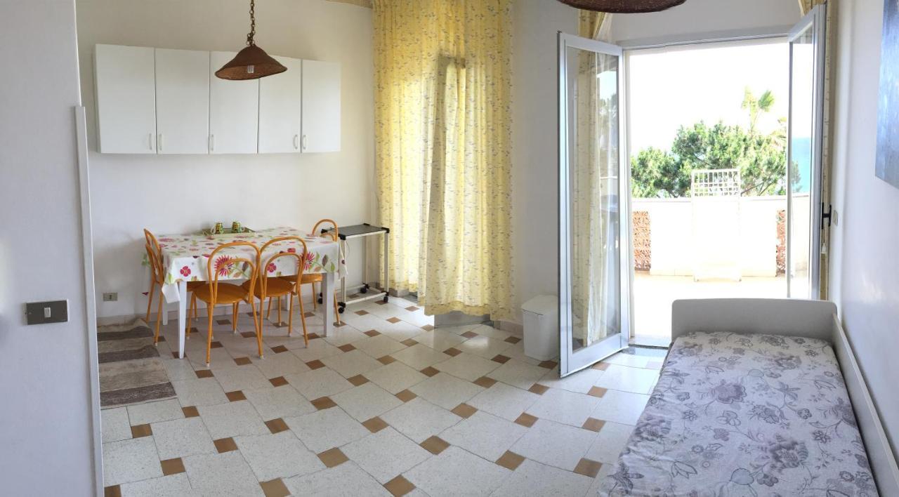 Le Zagare Apartments Sant'Alessio Siculo Luaran gambar